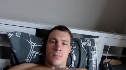 Snapshot of capt_oliver chatting on December 5, 6:11 am follow my twitter online show from December 5, 6:11 am