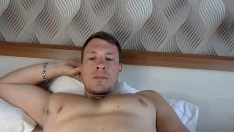 Snapshot of capt_oliver chatting on May 6, 7:24 am follow my twitter online show from May 6, 7:24 am