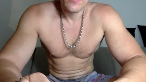 Snapshot of capt_oliver chatting on May 16, 9:06 am follow my twitter online show from May 16, 9:06 am