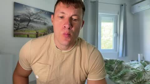 Snapshot of capt_oliver chatting on May 23, 10:30 am follow my twitter online show from May 23, 10:30 am