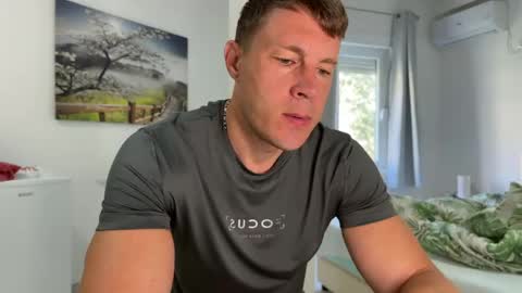 Snapshot of capt_oliver chatting on May 25, 8:20 am follow my twitter online show from May 25, 8:20 am