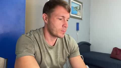 Snapshot of capt_oliver chatting on May 29, 11:19 am follow my twitter online show from May 29, 11:19 am