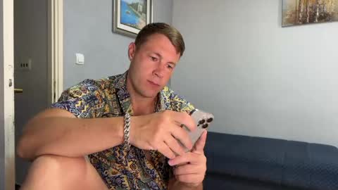Snapshot of capt_oliver chatting on May 30, 10:12 am follow my twitter online show from May 30, 10:12 am