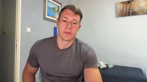 Snapshot of capt_oliver chatting on May 31, 9:38 am follow my twitter online show from May 31, 9:38 am