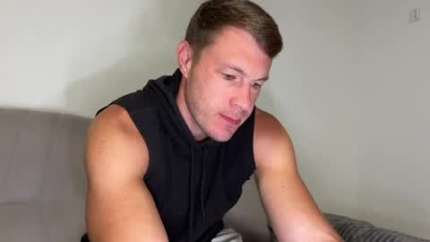 Snapshot of capt_oliver chatting on June 3, 9:34 am follow my twitter online show from June 3, 9:34 am