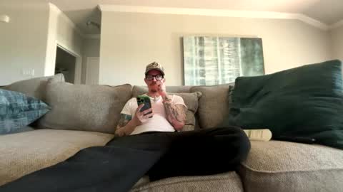 Snapshot of captaincumgun chatting on April 2, 6:16 pm Captaincumgun online show from April 2, 6:16 pm
