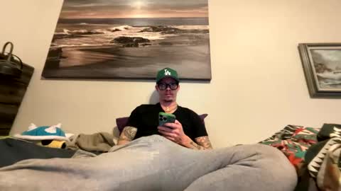 Snapshot of captaincumgun chatting on April 7, 3:40 am Captaincumgun online show from April 7, 3:40 am