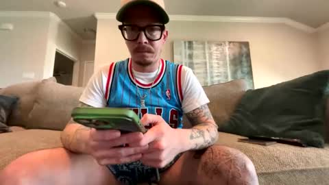 Snapshot of captaincumgun chatting on May 14, 9:10 pm Captaincumgun online show from May 14, 9:10 pm