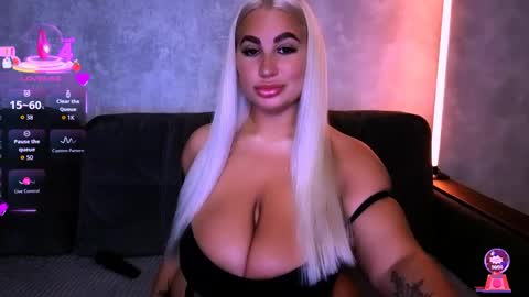Snapshot of cara__harris chatting on June 4, 11:16 am . . online show from June 4, 11:16 am
