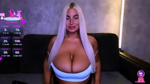 Snapshot of cara__harris chatting on June 22, 9:23 pm . . online show from June 22, 9:23 pm