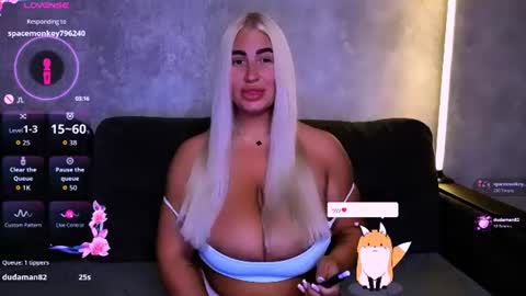 Snapshot of cara__harris chatting on June 25, 10:03 pm . . online show from June 25, 10:03 pm