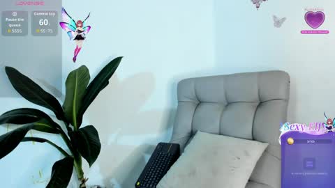 Snapshot of caraiosh_ chatting on April 9, 10:31 am Cara online show from April 9, 10:31 am