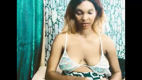 Snapshot of caramelminxxx1 chatting on February 3, 6:00 am caramelminxxx1 online show from February 3, 6:00 am