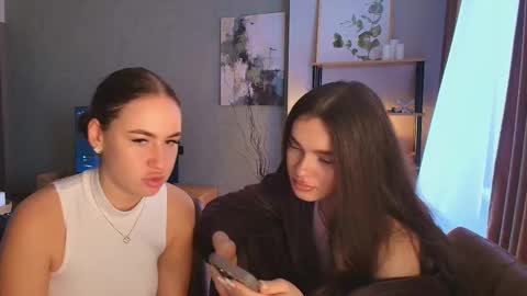 caressyourself online show from November 26, 7:42 am