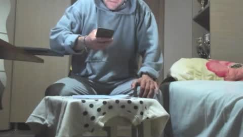 Laz online show from February 3, 11:32 pm