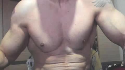 Snapshot of carin_the_body chatting on May 20, 3:34 am Laz online show from May 20, 3:34 am