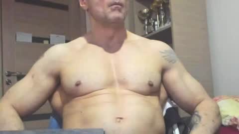 Snapshot of carin_the_body chatting on May 27, 10:40 pm Laz online show from May 27, 10:40 pm