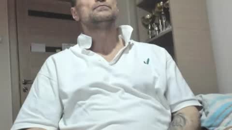 Snapshot of carin_the_body chatting on June 14, 2:35 am Laz online show from June 14, 2:35 am