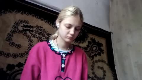 Snapshot of carissaalderson chatting on May 6, 2:40 am Kira online show from May 6, 2:40 am