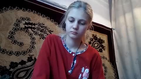 Snapshot of carissaalderson chatting on May 8, 2:28 am Kira online show from May 8, 2:28 am