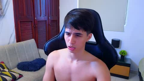 carl_dixon online show from May 1, 10:03 pm