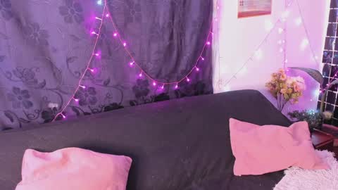 Snapshot of carla_smith__ chatting on February 9, 3:32 am Carla online show from February 9, 3:32 am