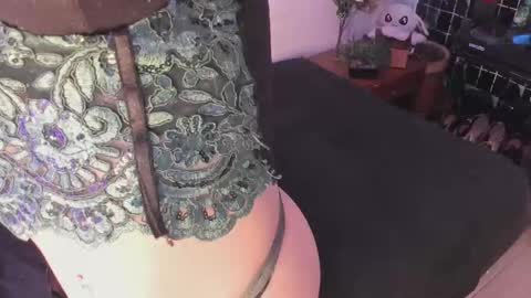 Snapshot of carla_smith__ chatting on February 23, 2:51 am Carla online show from February 23, 2:51 am