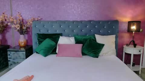 Snapshot of carlareys chatting on July 8, 4:06 am carlareys online show from July 8, 4:06 am