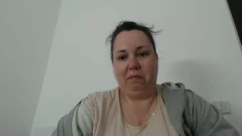 Snapshot of carlaruth chatting on April 8, 3:06 am Carlaruth online show from April 8, 3:06 am