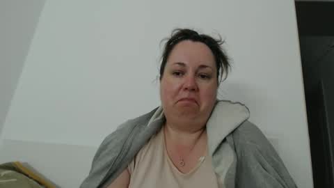 Snapshot of carlaruth chatting on April 9, 3:17 am Carlaruth online show from April 9, 3:17 am