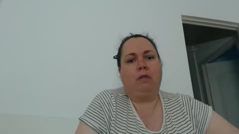 Snapshot of carlaruth chatting on April 17, 3:20 am Carlaruth online show from April 17, 3:20 am