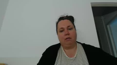 Snapshot of carlaruth chatting on April 18, 3:21 am Carlaruth online show from April 18, 3:21 am