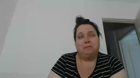 Snapshot of carlaruth chatting on May 1, 3:55 am Carlaruth online show from May 1, 3:55 am