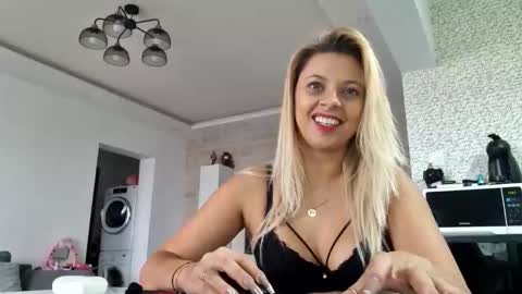 Snapshot of carlastacefun chatting on October 16, 5:52 am CarlaStaceFun online show from October 16, 5:52 am