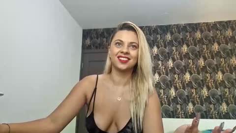 Snapshot of carlastacefun chatting on October 22, 6:02 am CarlaStaceFun online show from October 22, 6:02 am