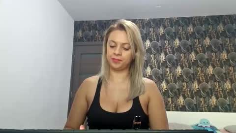 Snapshot of carlastacefun chatting on October 30, 5:09 am CarlaStaceFun online show from October 30, 5:09 am