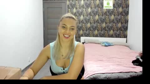 Snapshot of carlastacefun chatting on November 26, 4:13 am CarlaStaceFun online show from November 26, 4:13 am