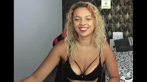 Snapshot of carlastacefun chatting on July 31, 4:01 am CarlaStaceFun online show from July 31, 4:01 am