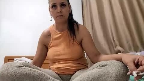 Snapshot of carlasweet00 chatting on November 1, 2:24 am carlasweet00 online show from November 1, 2:24 am