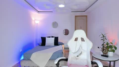 Alejandra online show from April 28, 1:37 am