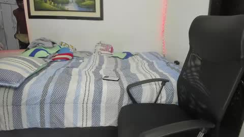 Snapshot of carlitosex09 chatting on January 11, 5:10 am master online show from January 11, 5:10 am