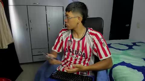 Snapshot of carlitosex09 chatting on February 19, 3:27 pm master online show from February 19, 3:27 pm