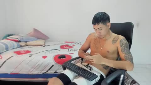 Snapshot of carlitosex09 chatting on October 6, 1:52 pm master online show from October 6, 1:52 pm