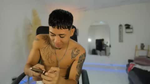 Snapshot of carlitosex09 chatting on November 27, 1:35 pm master online show from November 27, 1:35 pm