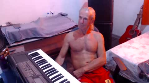 Snapshot of carlos2557 chatting on June 17, 12:50 pm carlos online show from June 17, 12:50 pm