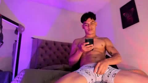 Snapshot of carloshero69 chatting on November 28, 9:17 pm carloshero69 online show from November 28, 9:17 pm