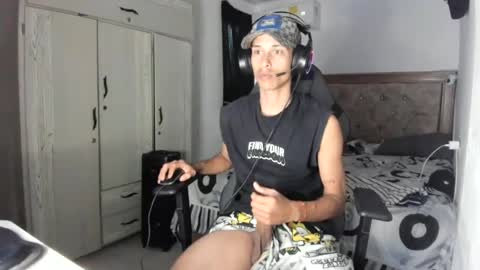 Snapshot of carlossmi01 chatting on July 5, 7:54 pm carlossmi01 online show from July 5, 7:54 pm