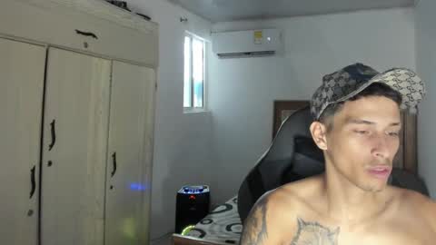 Snapshot of carlossmi01 chatting on July 31, 7:35 pm carlossmi01 online show from July 31, 7:35 pm