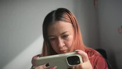 Snapshot of carly_cute chatting on October 28, 8:00 pm carly online show from October 28, 8:00 pm
