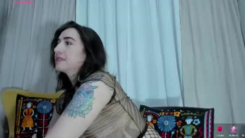 Snapshot of carly_grasso chatting on June 13, 8:34 am carly grasso online show from June 13, 8:34 am